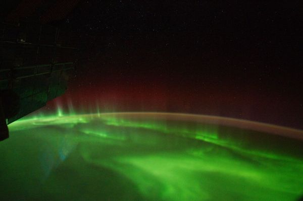Aurora Australis and Airglow (NASA, International Space Station, 09/18/11)