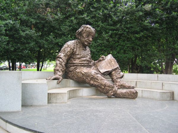 Albert Einstein statue