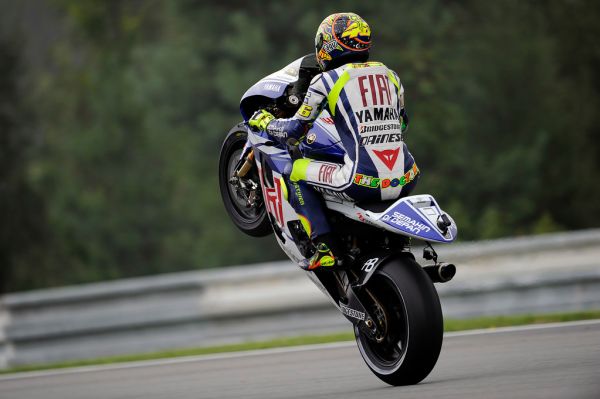 Valentino Rossi wheeling his YZR-M1 @ Brno