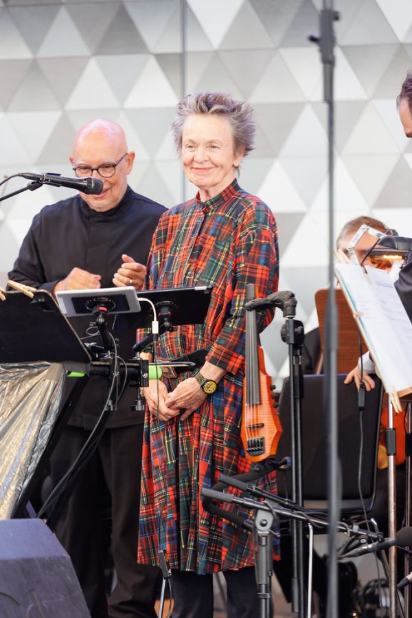 Laurie Anderson in Concert / Songs for Amelia Earhart Laurie Anderson (US), Filharmonie Brno (CZ), Dennis Russell Davies (US/AT), Rubin Kodheli (US)