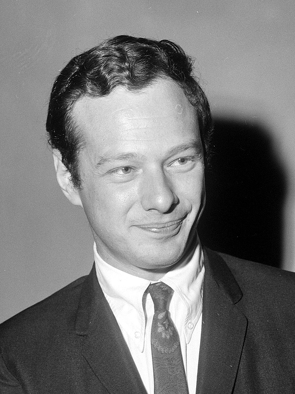 Aankomst Brian Epstein (manager Beatles) op Schiphol (Grand Gala du Disque 1965), Bestanddeelnr 918-2516 ShiftN
