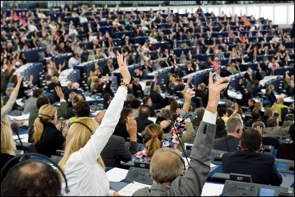 MEPs condemn stoning sentence on Iranian Sakineh Mohammadi-Ashtiani