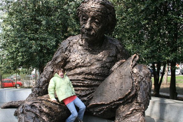 Albert Einstein statue