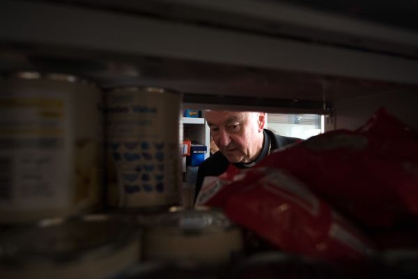Cardinal Nichols launches Lenten Appeal on food poverty at Borehamwood Foodbank