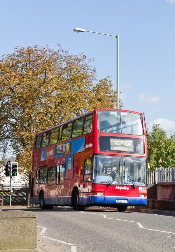 Metroline VPL156 (X656LLX) at Elstree & Borehamwood