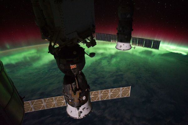 Aurora Australis Over New Zealand, Tasman Sea (NASA, International Space Station, 09/17/11)