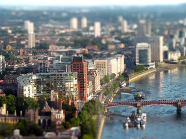 London eye tilt shift fake miniature