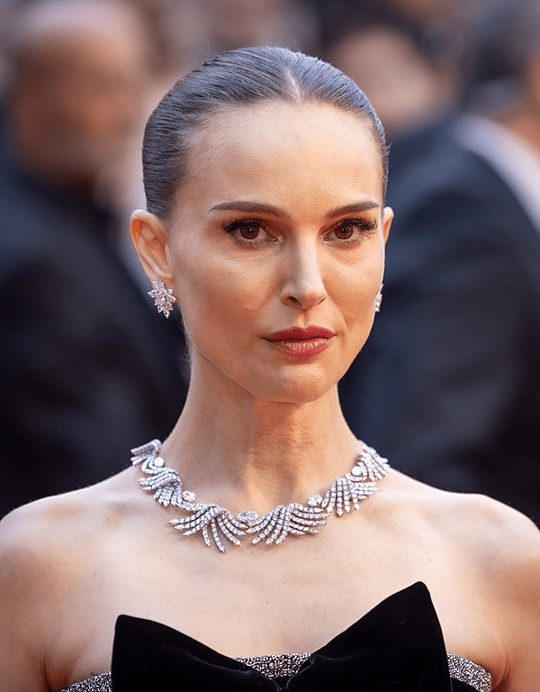 Natalie Portman-4339 (cropped)
