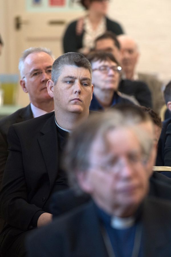 Cardinal Nichols launches Lenten Appeal on food poverty at Borehamwood Foodbank