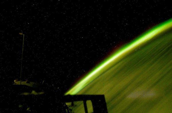 Archive: Aurora Australis and Starfield (NASA, International Space Station, 04/22/03)
