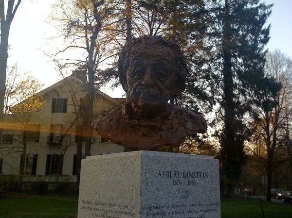 Albert Einstein sculpture, Princeton
