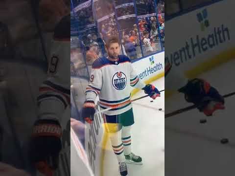 leon draisaitl takes picture with German fan