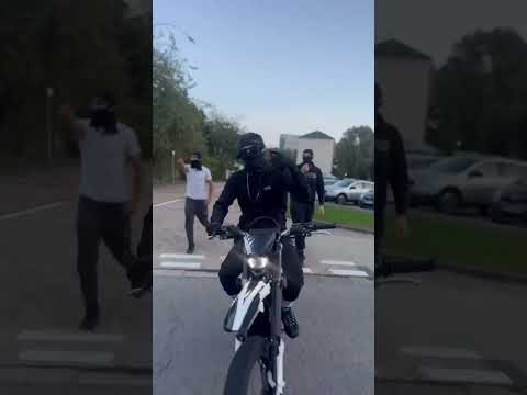 ‼️warning‼️ Phone snatchers in borehamwood