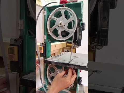 installing and setup a bandsaw blade #short #wooodworking